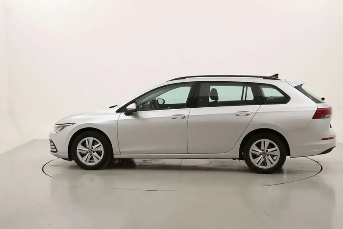 Usata VW Golf VIII Life 116 CV (85 kW) 2023 Argento Station wagon