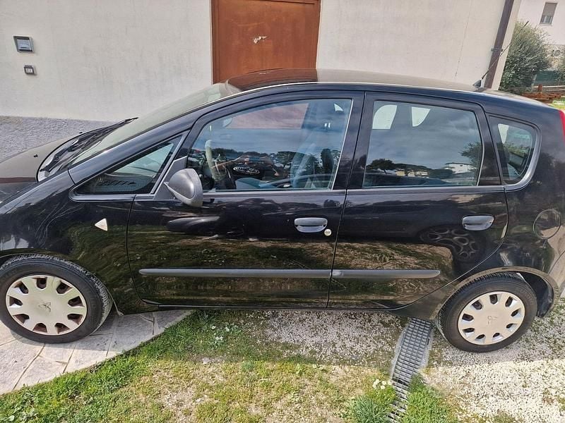 Usata Mitsubishi Colt Invite 95 CV (69 kW) 2005 Nero Utilitaria