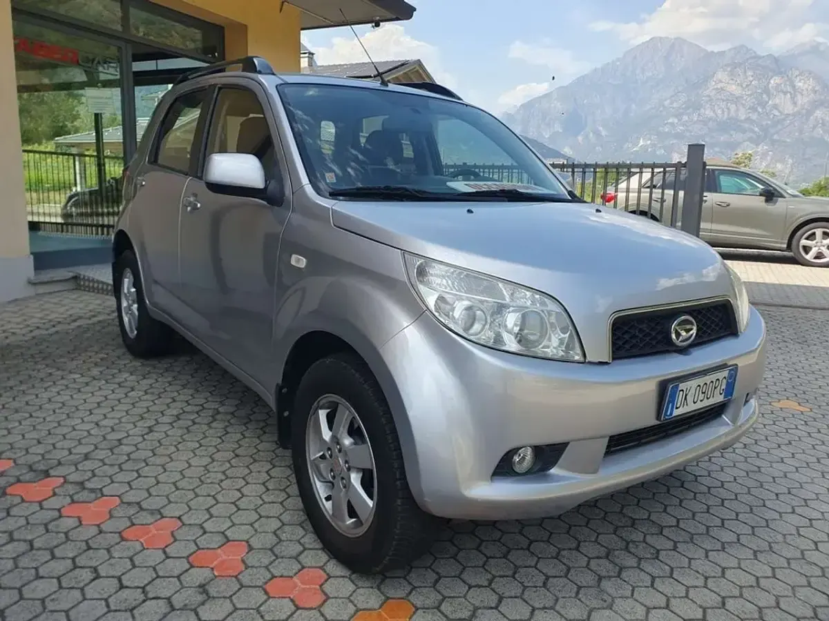 Usata Daihatsu Terios 105 CV (77 kW) 2007 Argento SUV