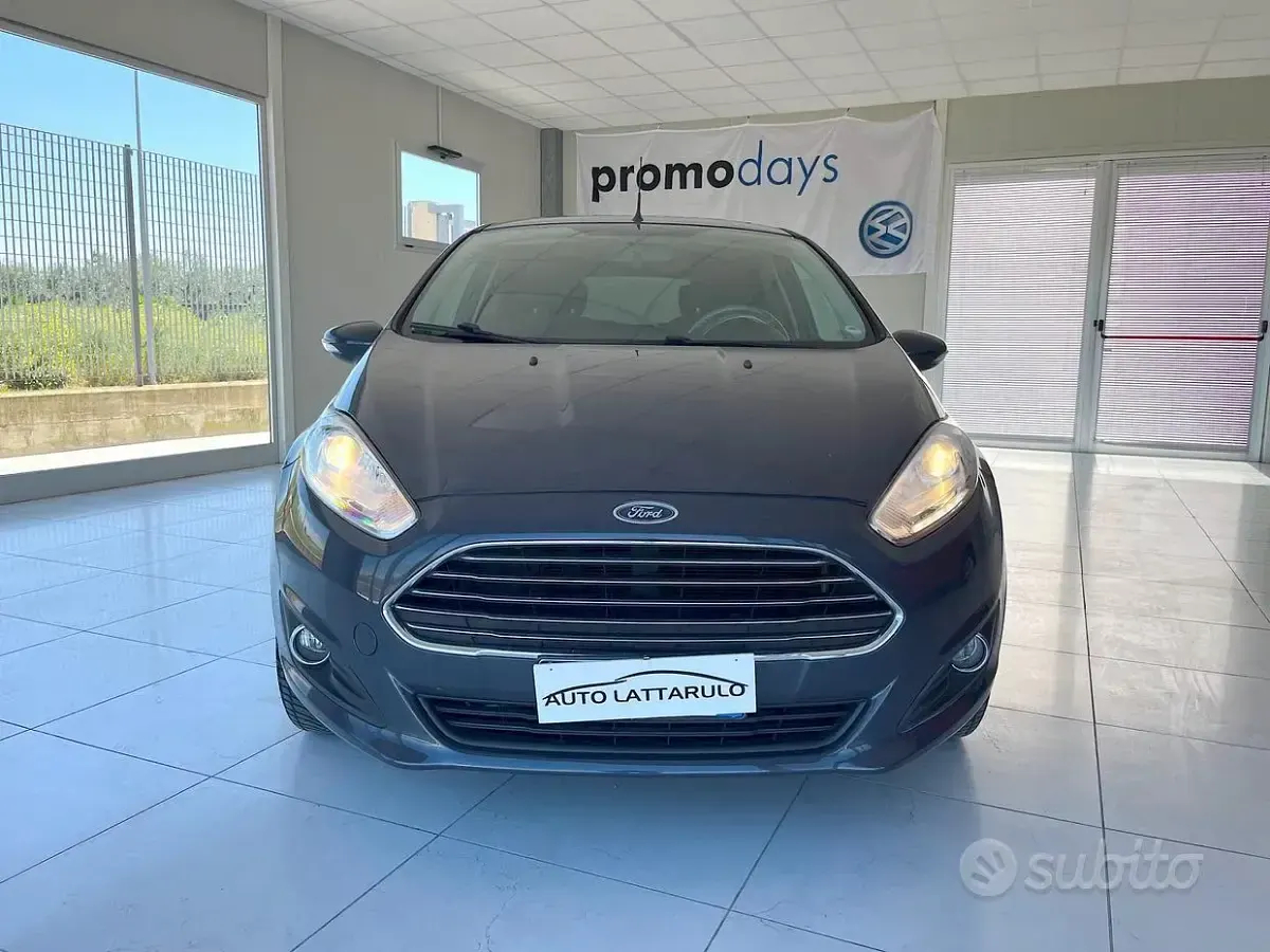 Usata Ford Fiesta Titanium 75 CV (55 kW) 2013 Blu Berlina