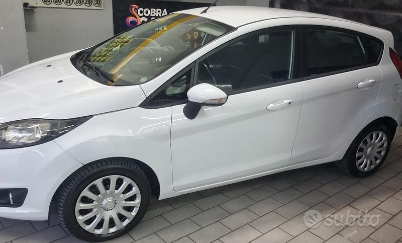 Usata Ford Fiesta Titanium 100 CV (73 kW) 2013 Bianco Utilitaria