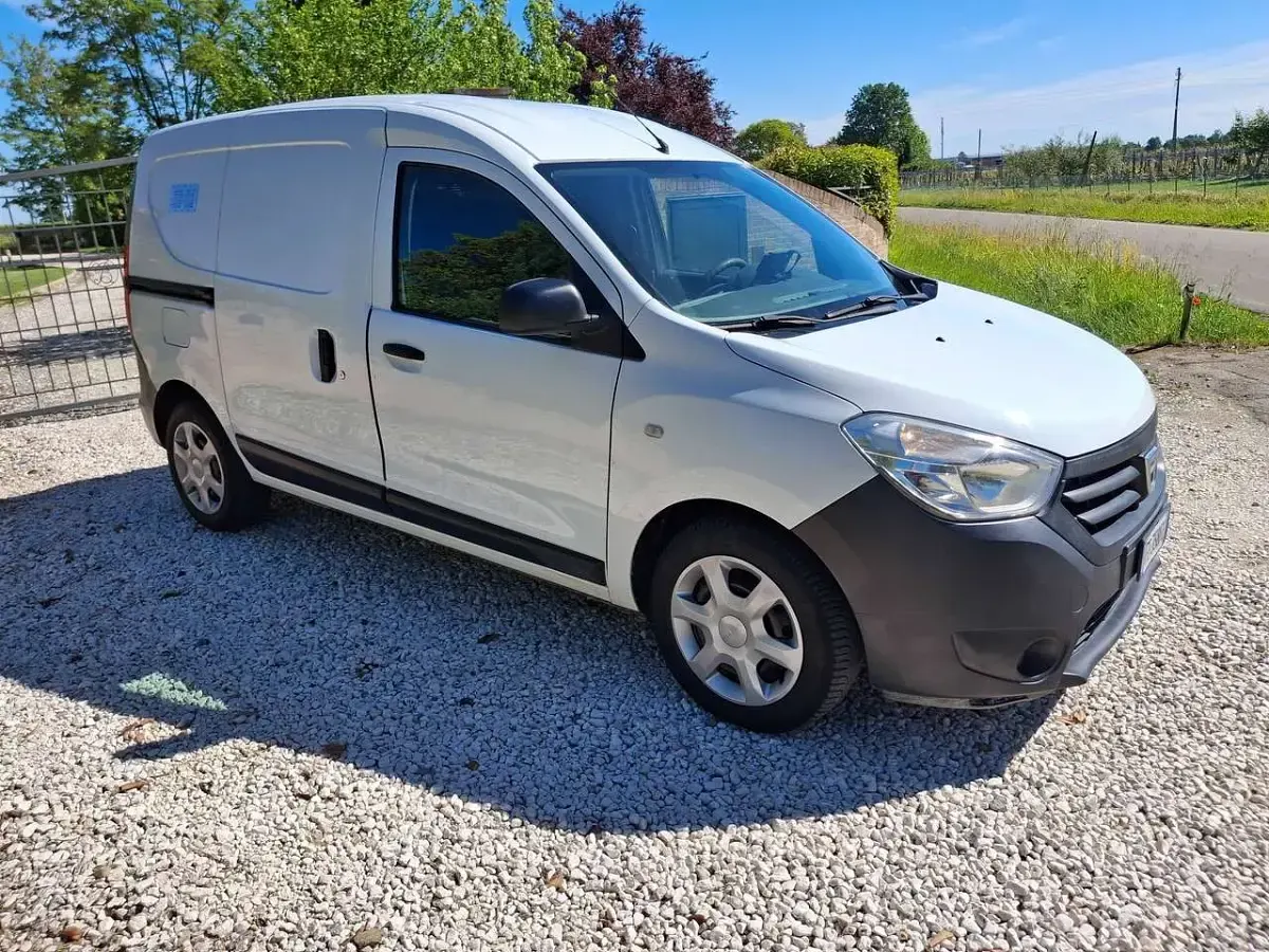Usata Dacia Dokker Ambiance 75 CV (55 kW) 2016 Bianco Monovolume