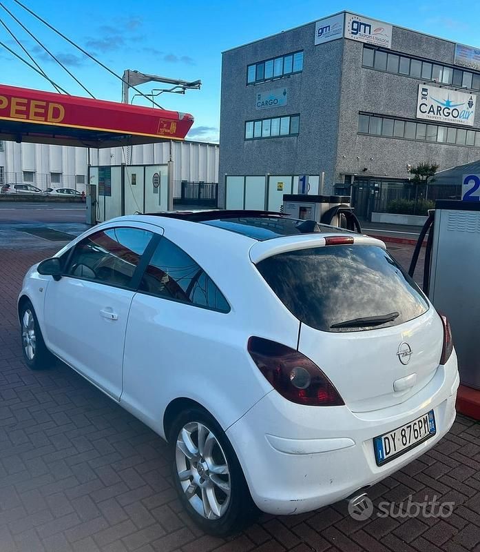 Usata Opel Corsa 90 CV (66 kW) 2009 Bianco Berlina