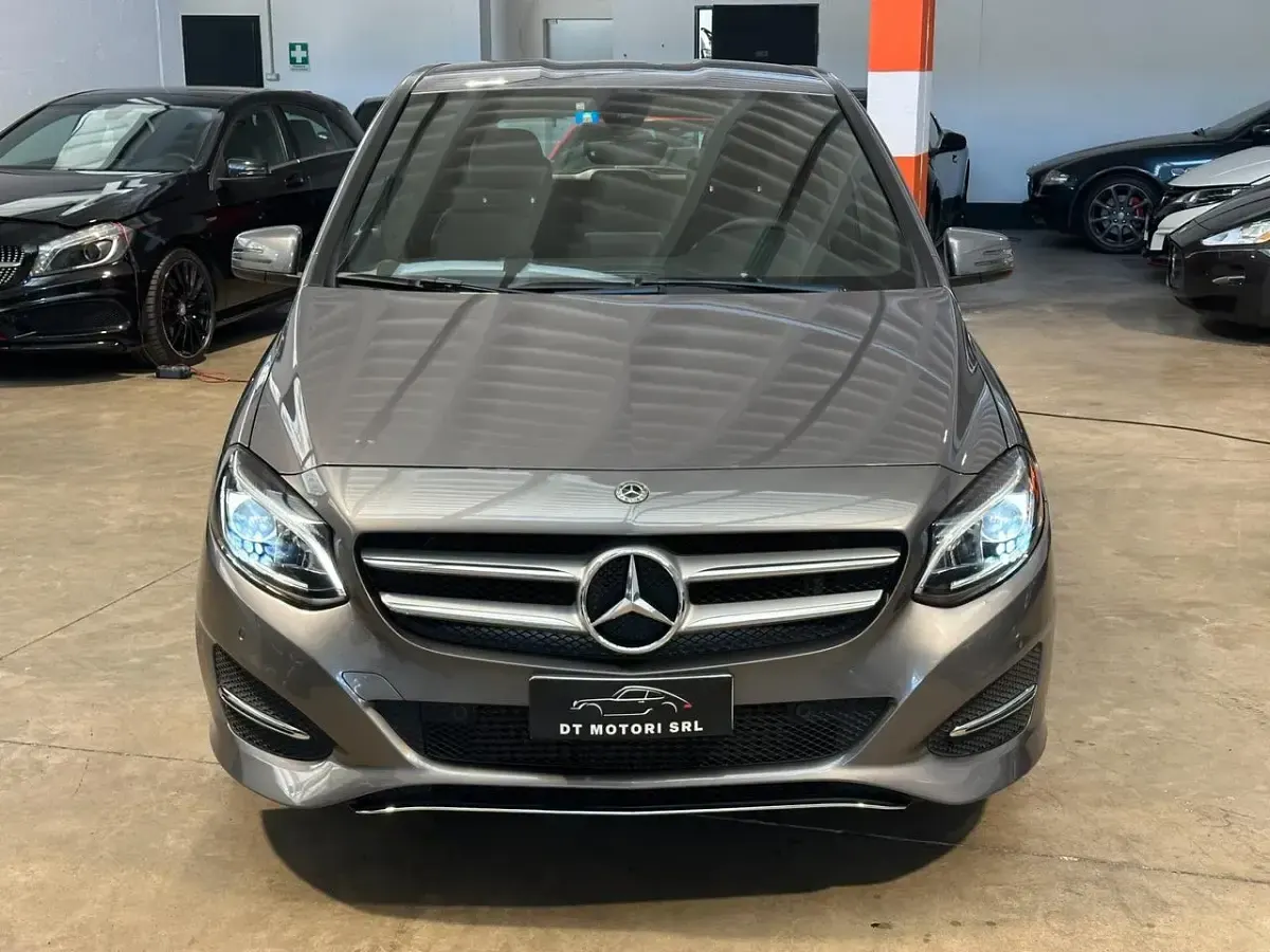 Usata Mercedes B200 136 CV (100 kW) 2017 Grigio Utilitaria
