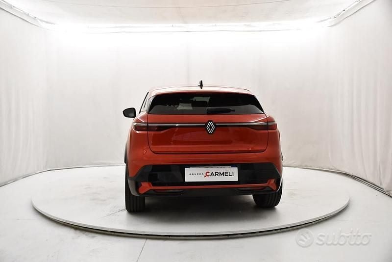 Usata Renault Megane E-Tech Techno 160 kW (218 CV) 2022 Rosso passion Berlina