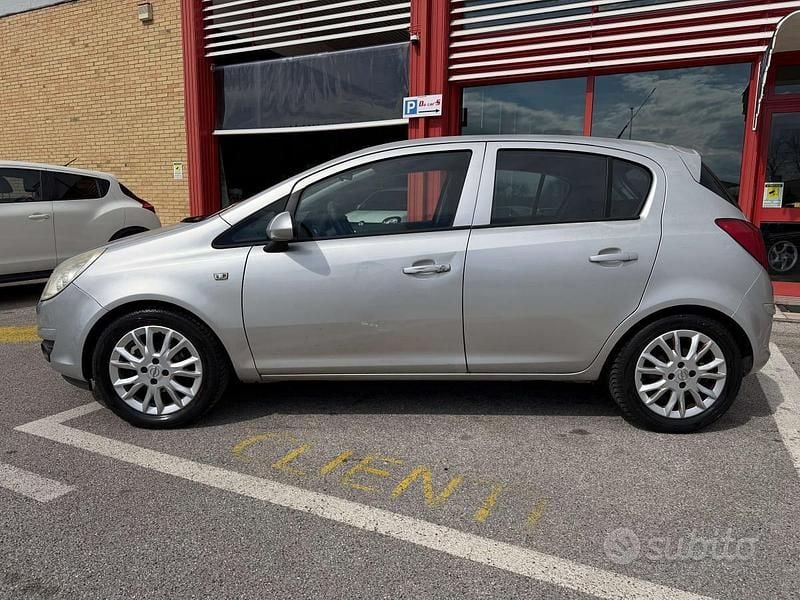 Usata Opel Corsa 80 CV (58 kW) 2009 Argento Utilitaria