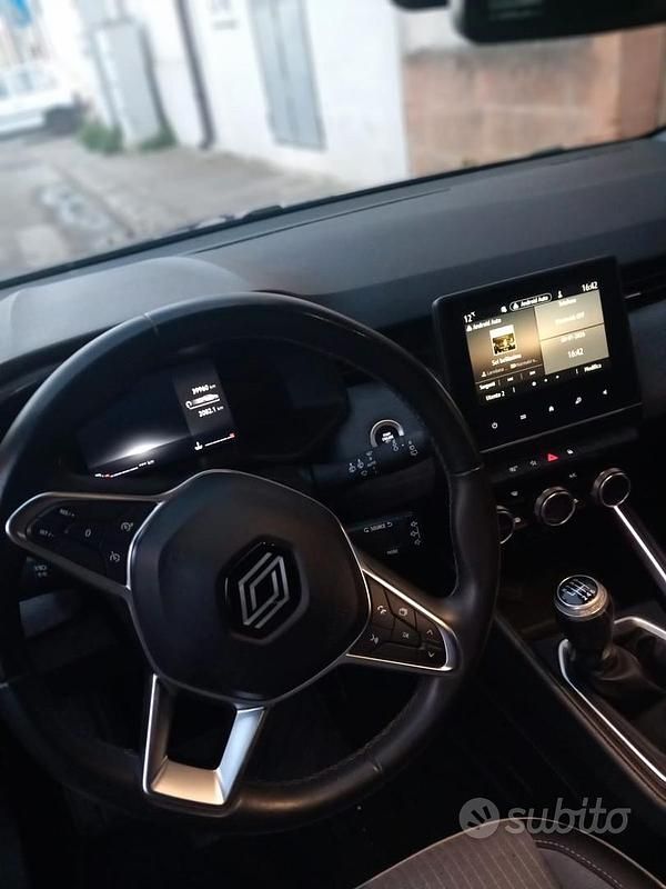 Usata Renault Clio V 100 CV (73 kW) 2024 Blu Berlina