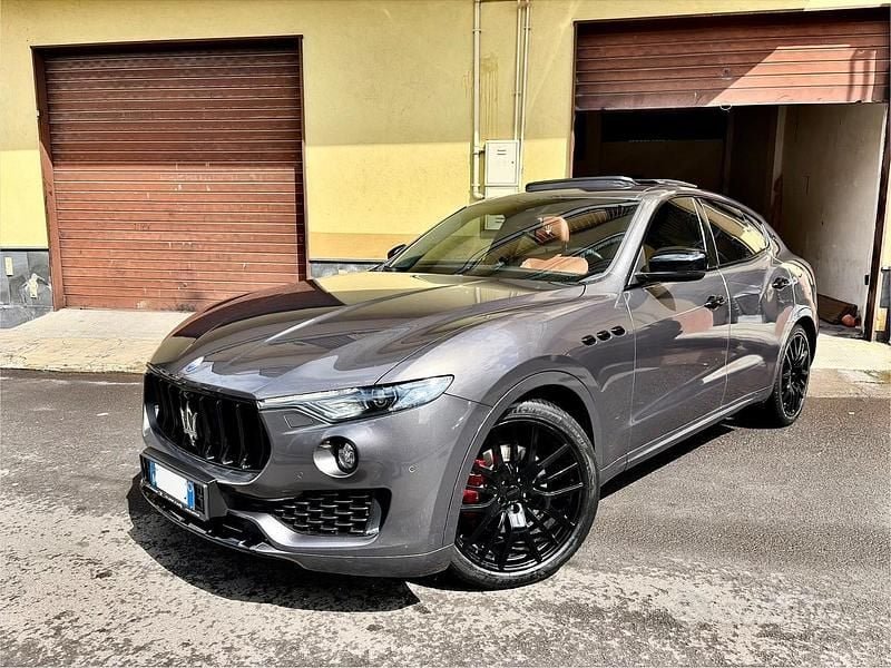 Usata Maserati Levante 275 CV (202 kW) 2017 Grigio SUV