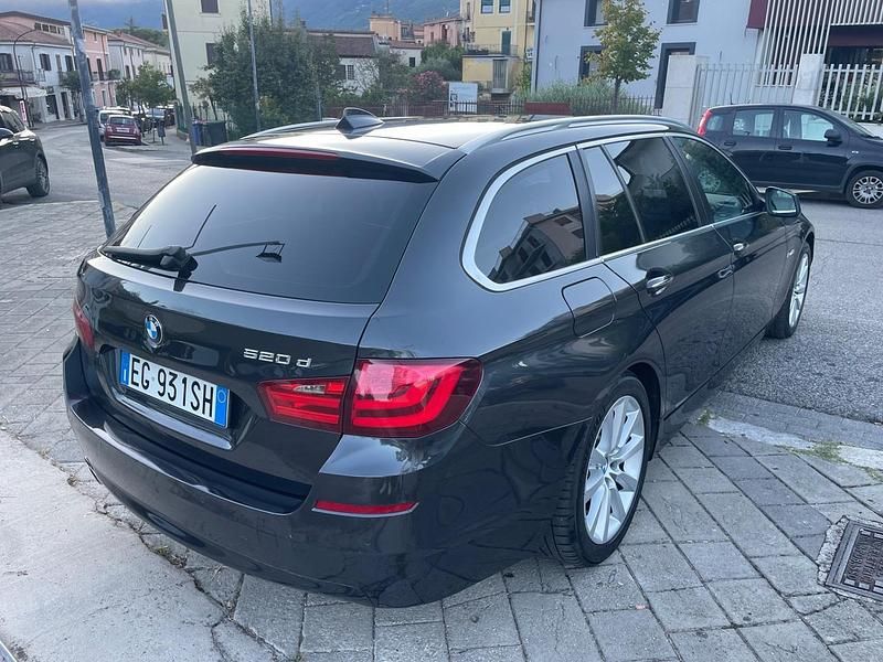 Usata BMW 520 183 CV (134 kW) 2011 Nero Station wagon