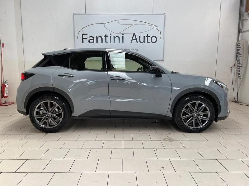 Nuova Lexus LBX 91 CV (66 kW) 2025 Grigio SUV