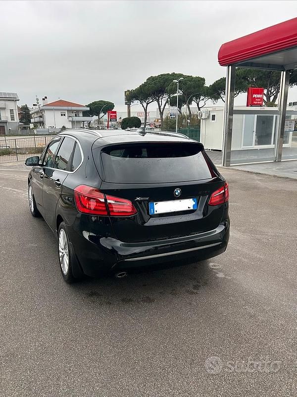Usata BMW 218 Active Tourer Luxury Line 150 CV (110 kW) 2016 Nero Monovolume