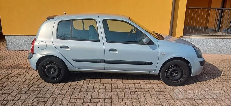 Usata Renault Clio II Expression 75 CV (55 kW) 2003 Grigio Berlina