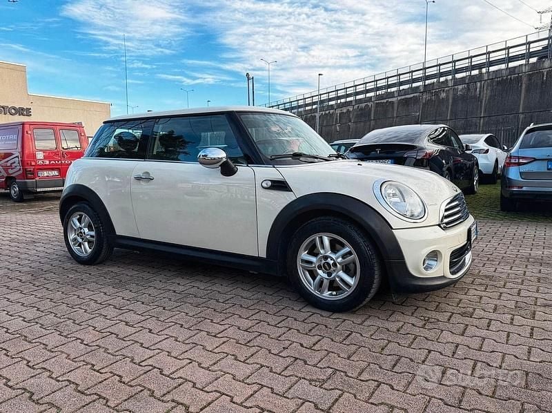Usata Mini ONE 75 CV (55 kW) 2011 Beige Utilitaria
