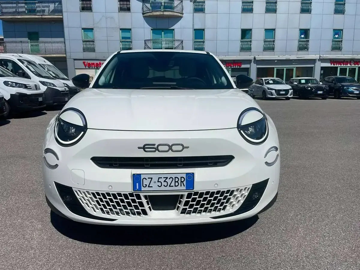Usata Fiat 600 La Prima 101 CV (74 kW) 2025 Bianco gelato pastello SUV