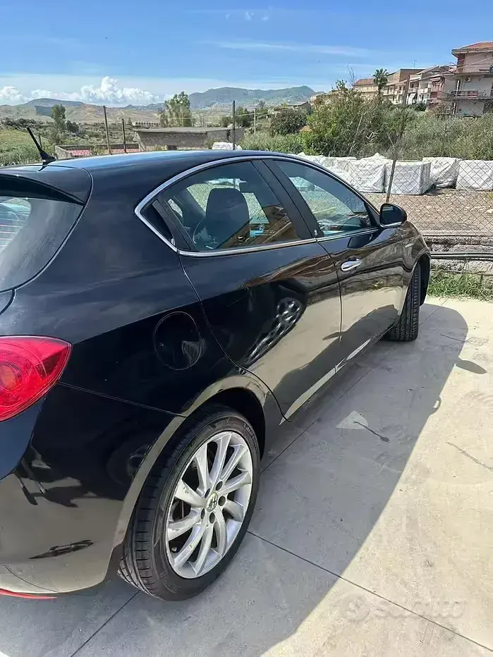 Usata Alfa Romeo Giulietta 105 CV (77 kW) 2012 Nero Utilitaria