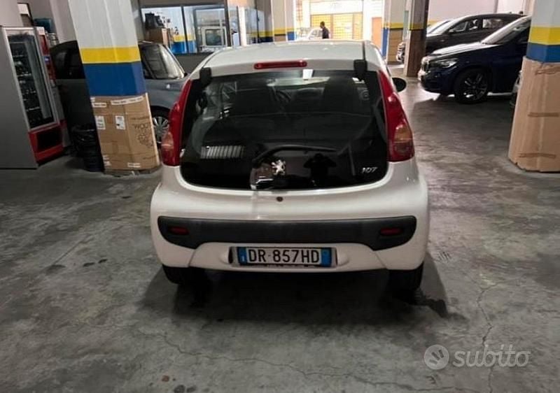 Usata Peugeot 107 68 CV (50 kW) 2007 Bianco Utilitaria