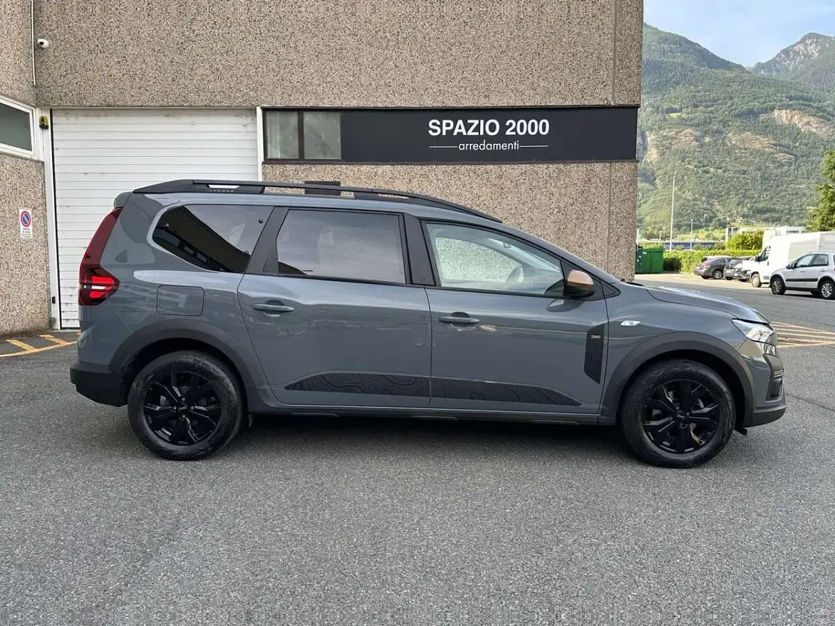 Usata Dacia Jogger Extreme 100 CV (73 kW) 2023 Grigio road Monovolume