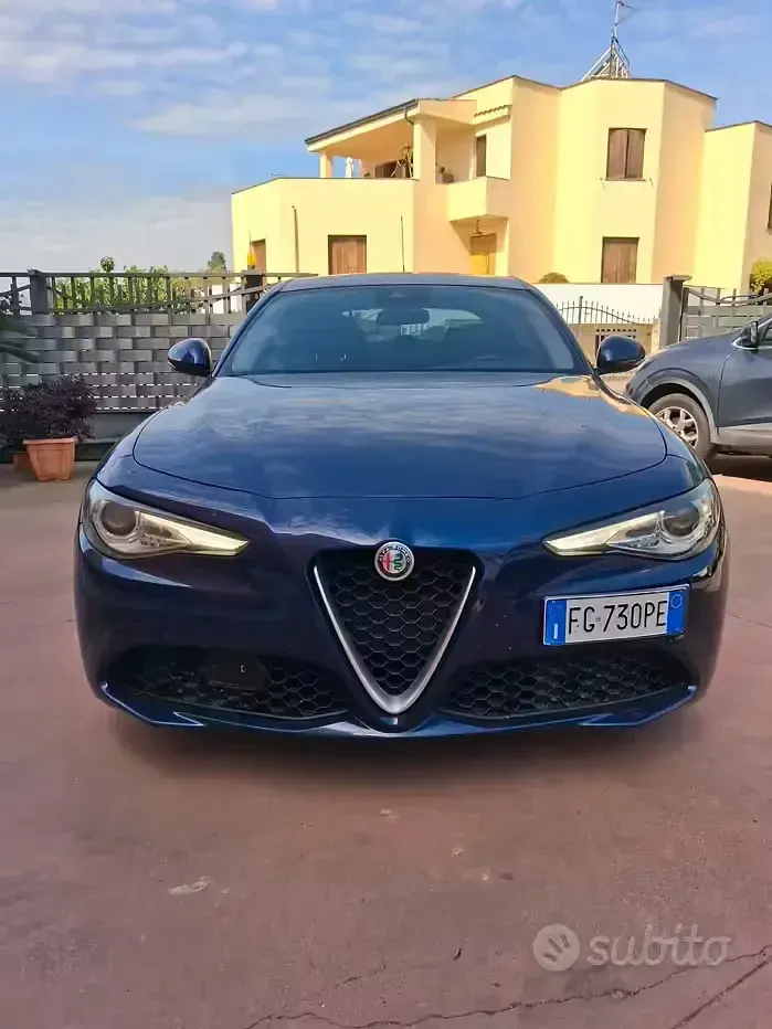 Usata Alfa Romeo Giulia 150 CV (110 kW) 2017 Blu Berlina