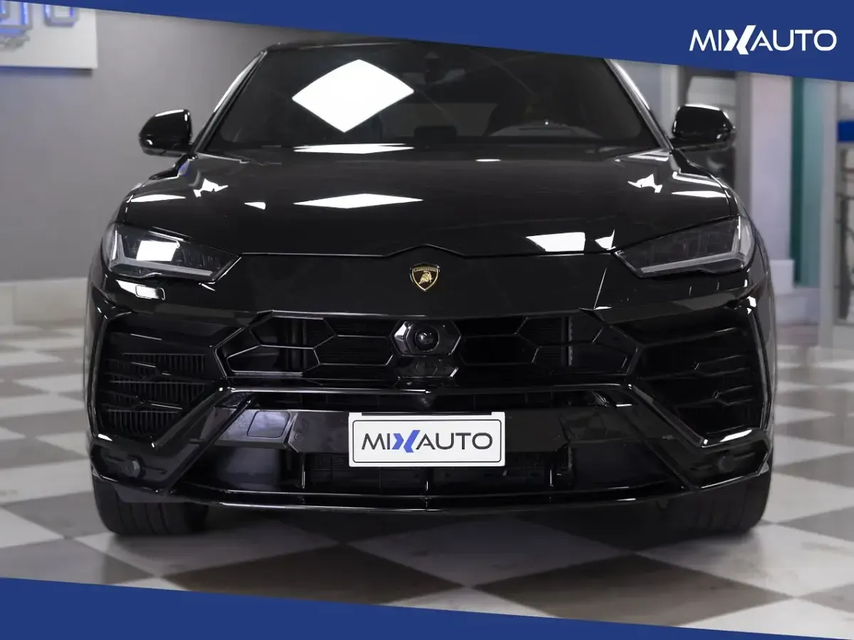 Usata Lamborghini Urus 650 CV (478 kW) 2022 Nero pastello SUV