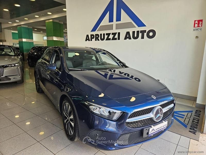 Usata Mercedes A180 116 CV (85 kW) 2022 Blu/azzurro Berlina