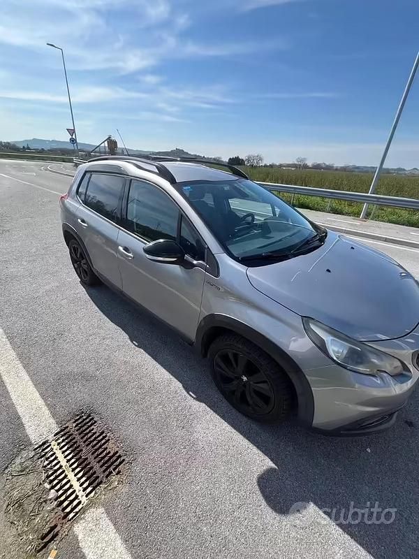 Usata Peugeot 2008 GT-line 100 CV (73 kW) 2017 Grigio SUV