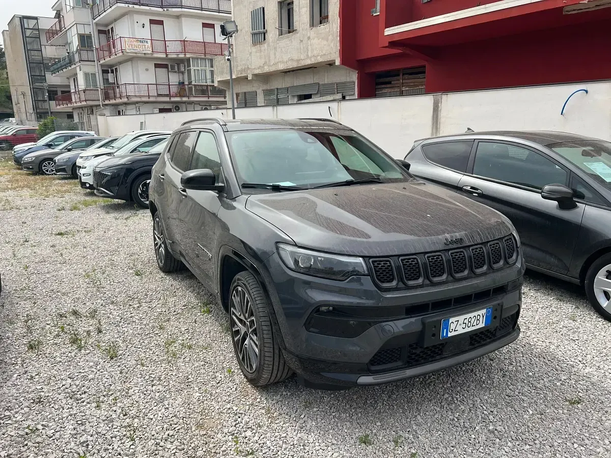 Usata Jeep Compass Summit 130 CV (95 kW) 2025 679graphite grey SUV