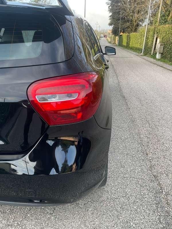 Usata Mercedes A180 109 CV (80 kW) 2017 Nero Utilitaria