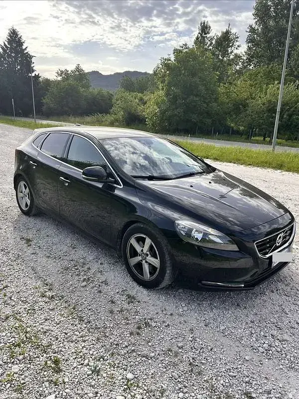 Usata Volvo V40 Momentum 150 CV (110 kW) 2015 Berlina