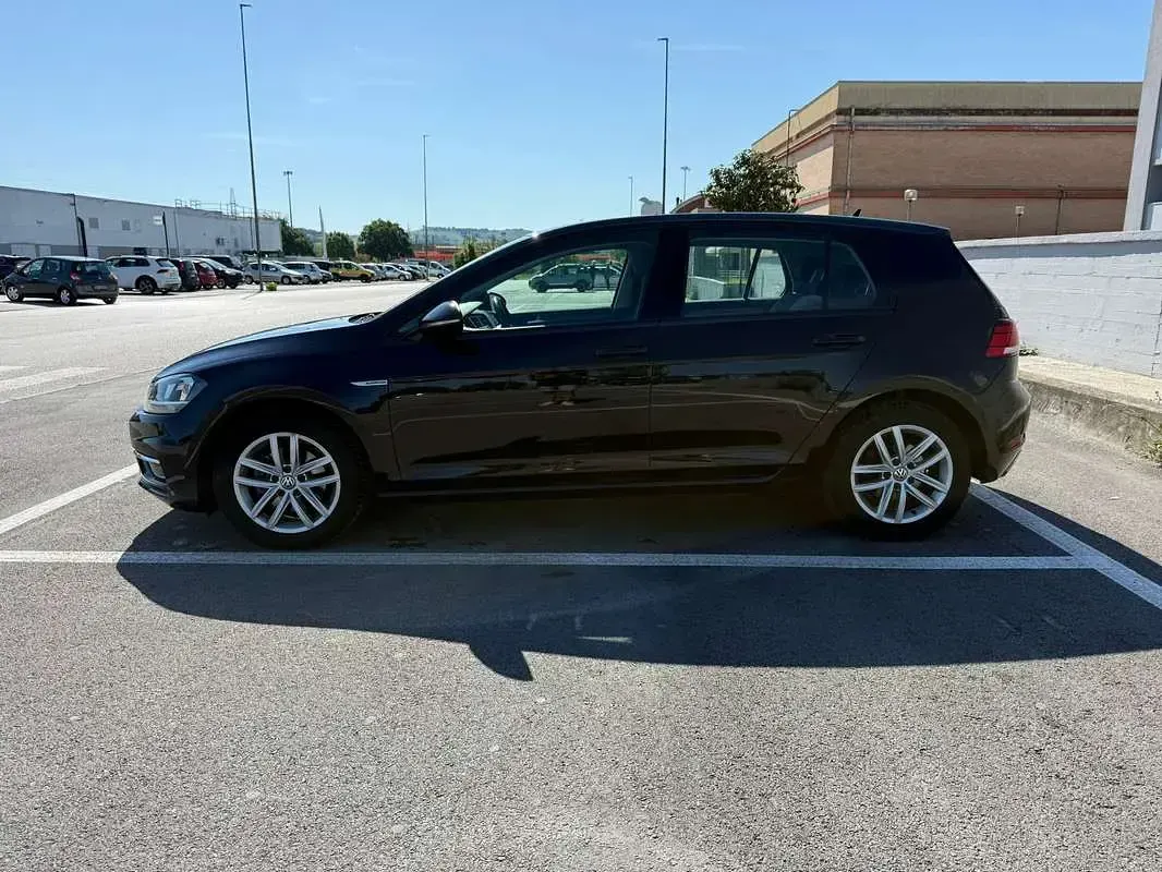 Używany VW Golf VII Executive 110 KM (80 kW) 2017 Czarny Sedan/Limuzyna