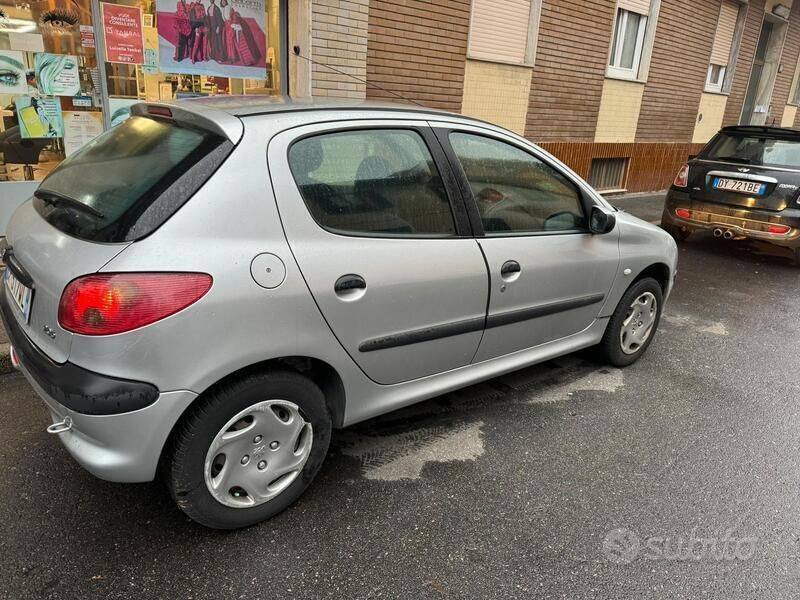 Usata 2003 Peugeot 206 Due volumi | 1700 € - Immagine 1/4