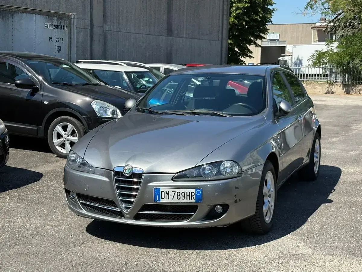 Usata Alfa Romeo 147 Progression 105 CV (77 kW) 2008 Grigio Utilitaria