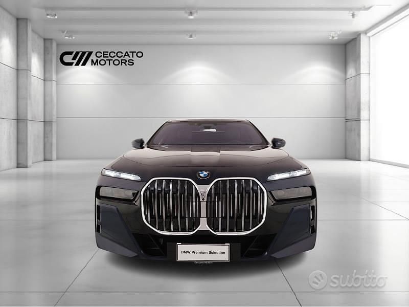 Usata BMW 740 M Sport 299 CV (219 kW) 2025 Blu Berlina
