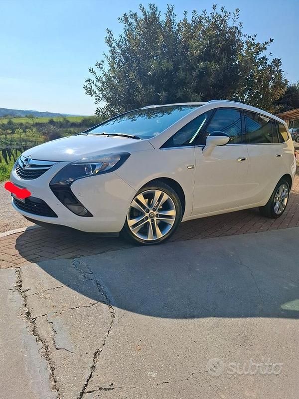Usata Opel Zafira Tourer Cosmo 131 CV (96 kW) 2012 Bianco Monovolume