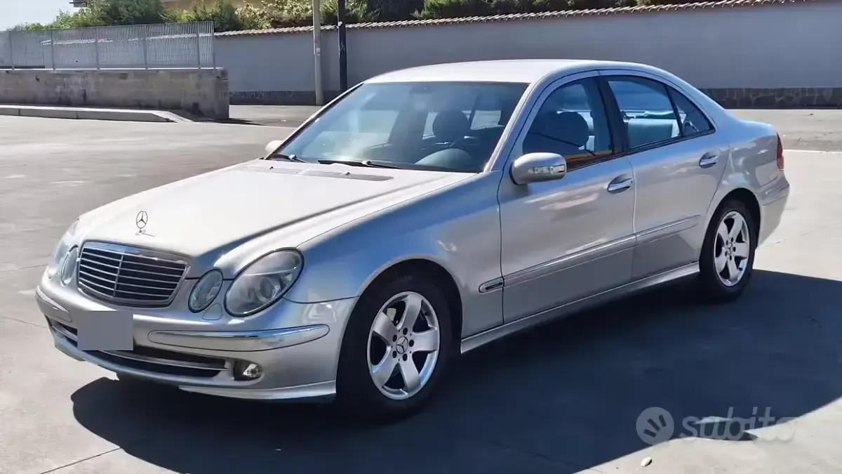 Usata Mercedes E280 177 CV (130 kW) 2006 Grigio Berlina