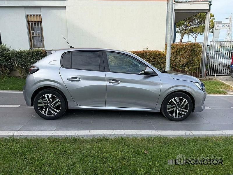 Usata Peugeot 208 Allure 101 CV (74 kW) 2020 Argento Utilitaria