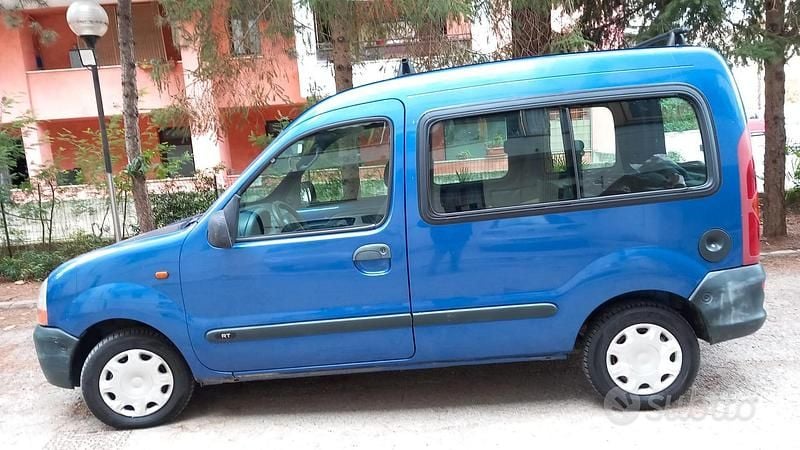 Blu Usata 2000 Renault Kangoo Due volumi | 800 € - Immagine 1/4