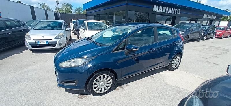 Usata Ford Fiesta 59 CV (43 kW) 2014 Blu Utilitaria