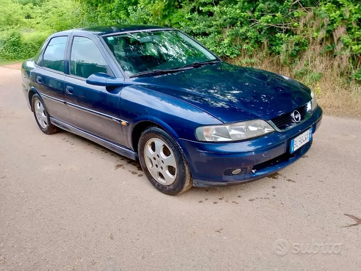 Usata Opel Vectra Edition 101 CV (74 kW) 2000 Blu Berlina
