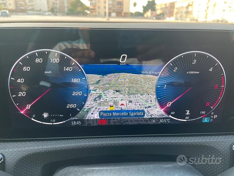 Usata 2024 Mercedes A180 AMG Line Premium Due volumi | 35.500 € (Buon prezzo) - Immagine 1/4