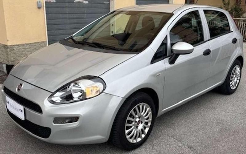 Usata Fiat Punto Street 69 CV (50 kW) 2015 Argento Utilitaria