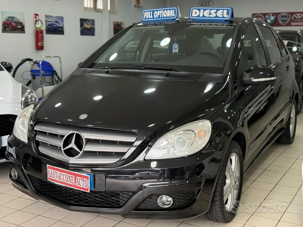 Usata Mercedes B180 Premium 109 CV (80 kW) 2011 Nero Utilitaria