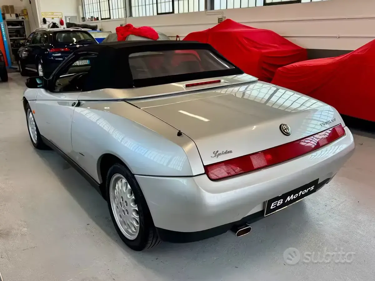 Usata Alfa Romeo Spider Lusso 150 CV (110 kW) 1996 Grigio Cabrio