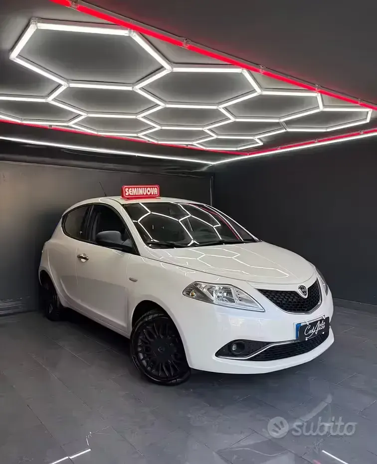 Usata Lancia Ypsilon Gold 69 CV (50 kW) 2016 Bianco Utilitaria