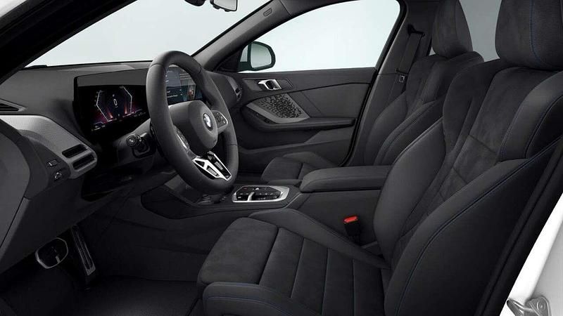 Ny BMW 118 150 HK (110 kW) 2025 Vit Halvkombi