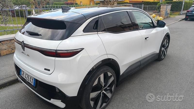 Usata Renault Megane E-Tech 161 kW (220 CV) 2023 Bianco SUV