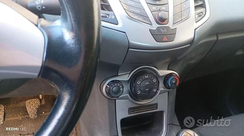 Usata Ford Fiesta 70 CV (51 kW) 2010 Nero Utilitaria