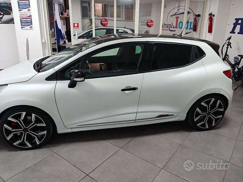 Käytetty Renault Clio IV R.S. 220 HP (161 kW) 2016 Valkoinen Sedan