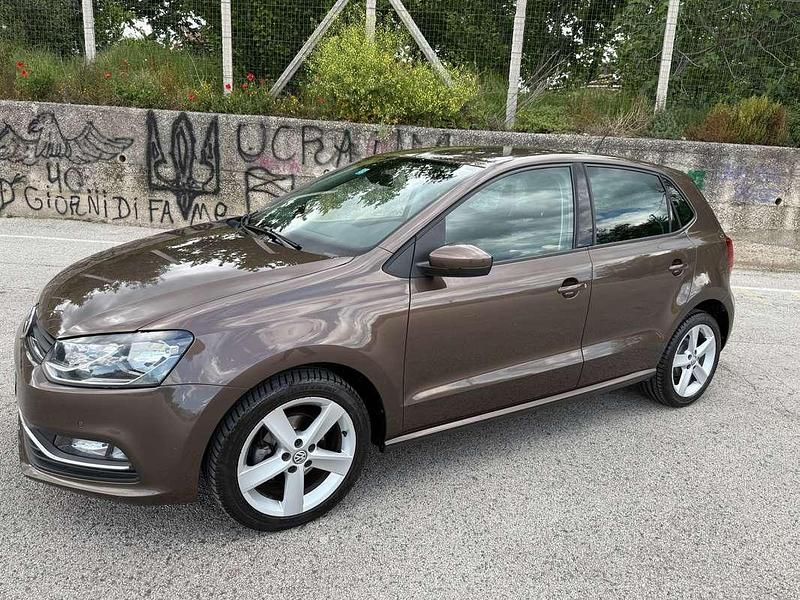 Usata VW Polo Comfortline 75 CV (55 kW) 2015 Marrone Berlina