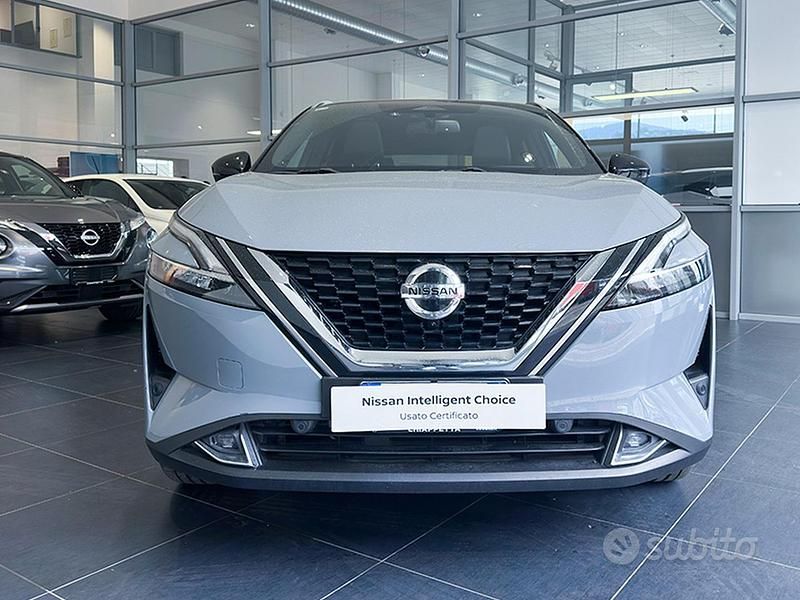 Usata Nissan Qashqai Tekna+ 158 CV (116 kW) 2022 Ceramic grey tetto nero SUV