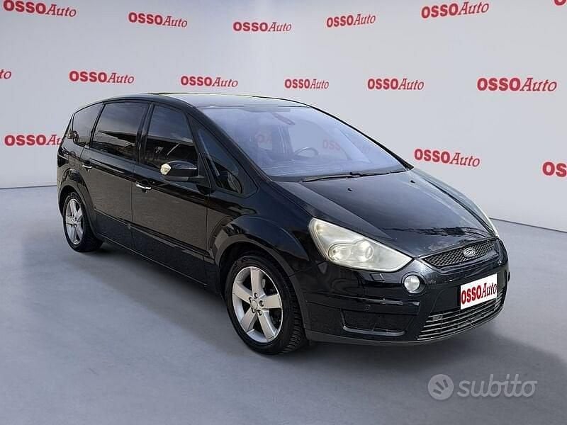 Usata Ford S-MAX Titanium 140 CV (102 kW) 2008 Nero Monovolume
